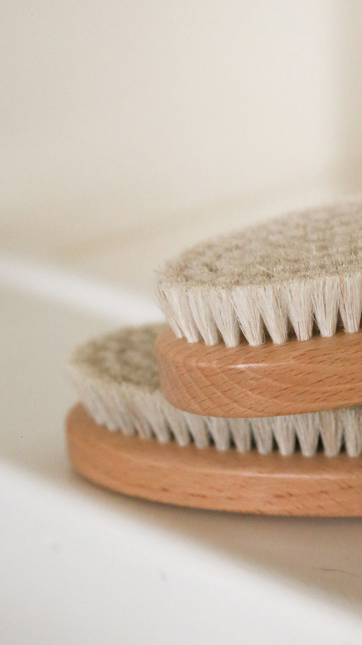 BUFF Body Brush - Long Handle